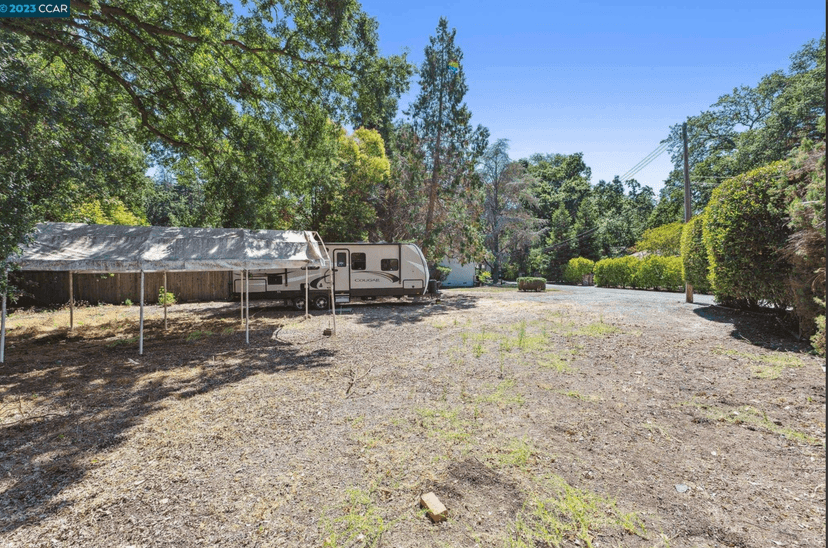 Existing oversized lot in Alamo with underutilized backyard land area